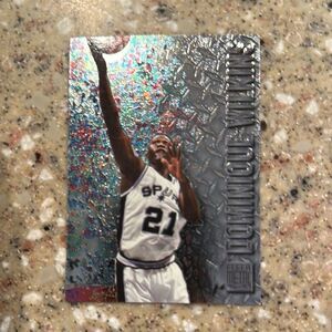 Basketball Trading Card - Silver of Dominique Wilkins metal by skybox mint